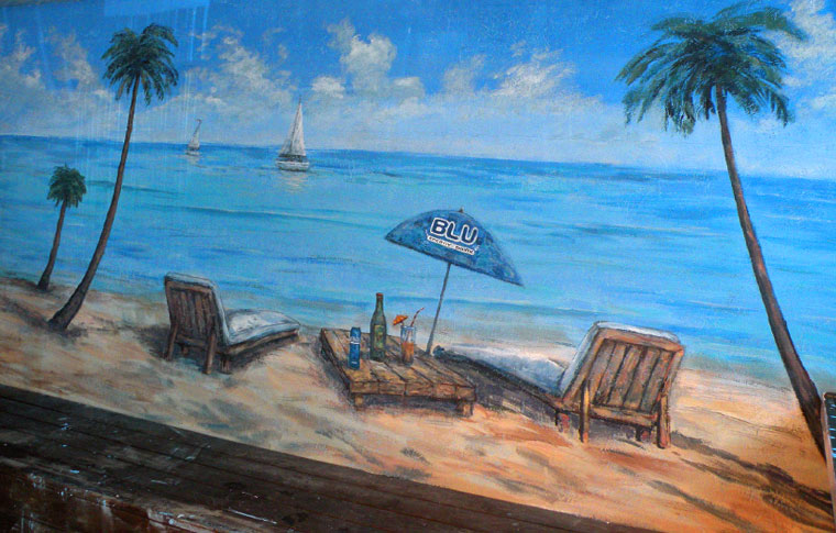 ציורי קיר חוף הים עם אוניות ושמשיה