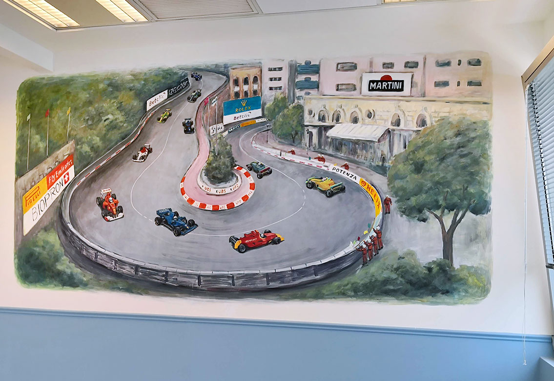 ציור קיר של מרוץ מכוניות