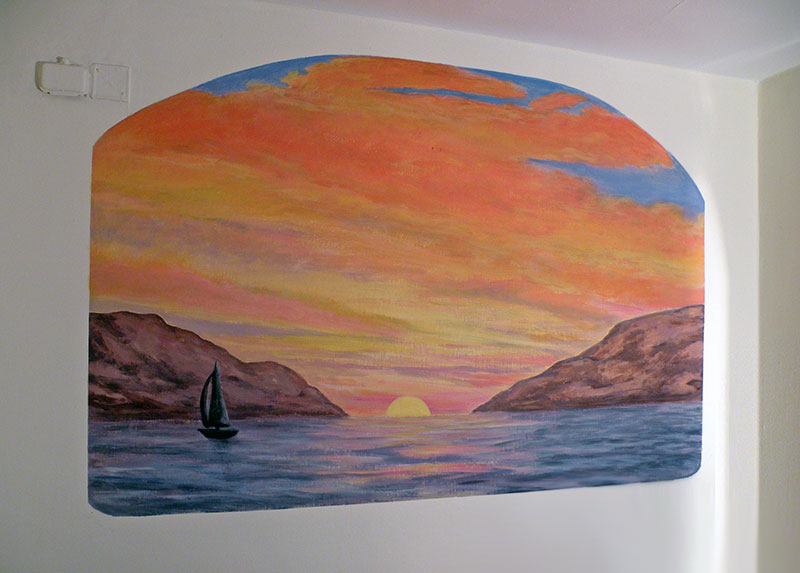 ציור קיר של שקיעה בים