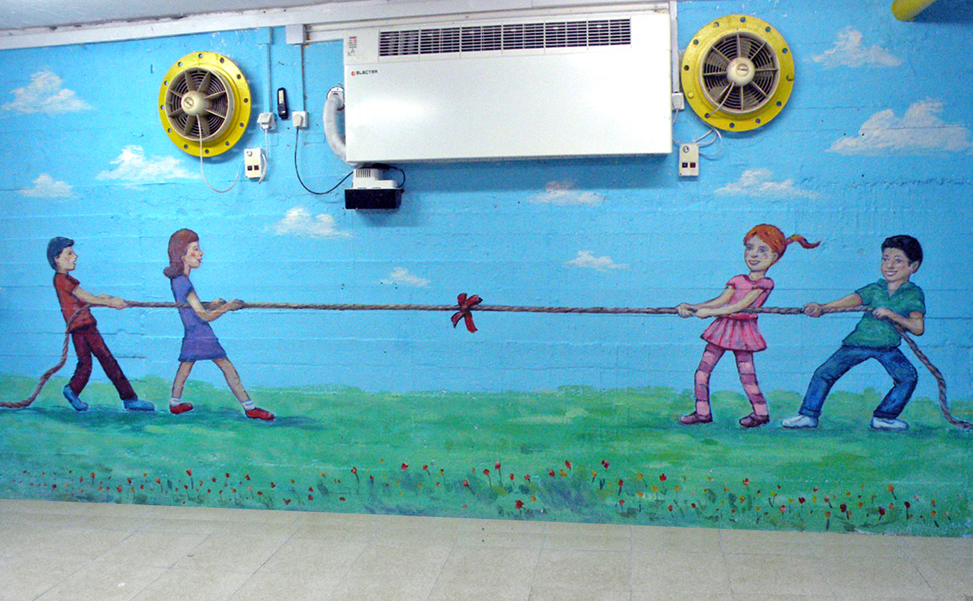 ציורי קיר של ילדים שמשחקים במשיכת חבל