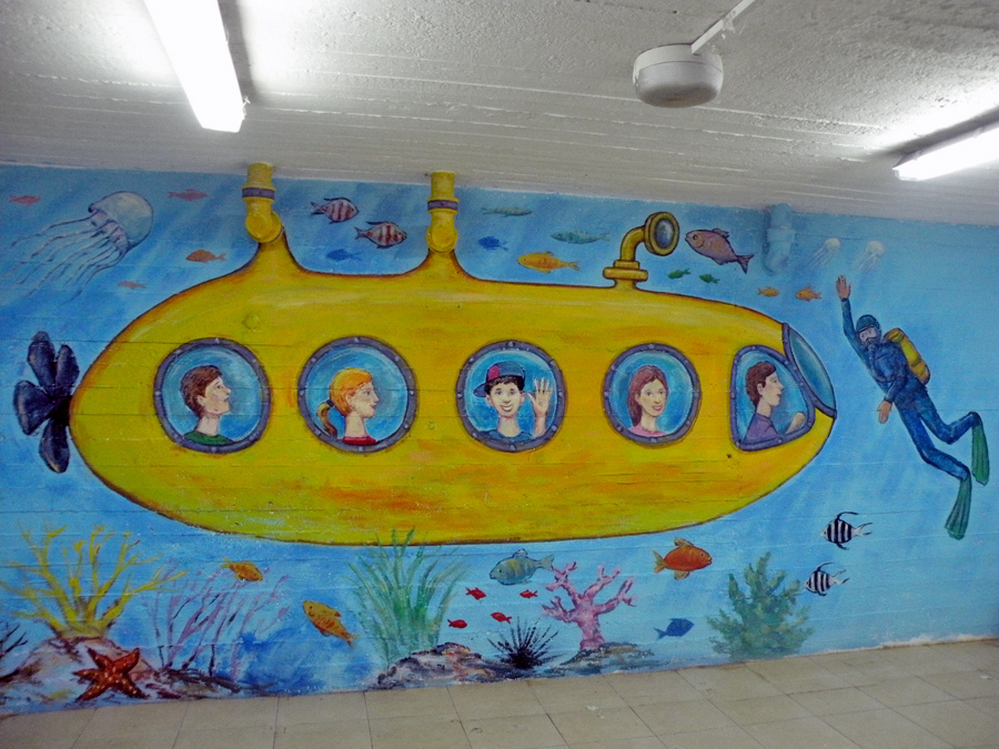 ציורי קיר של הצוללת הצהובה