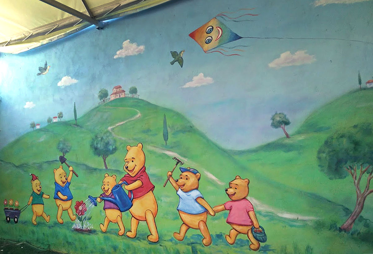 ציור קיר של משפחת פו הדב לגן ילדים בבני ברק