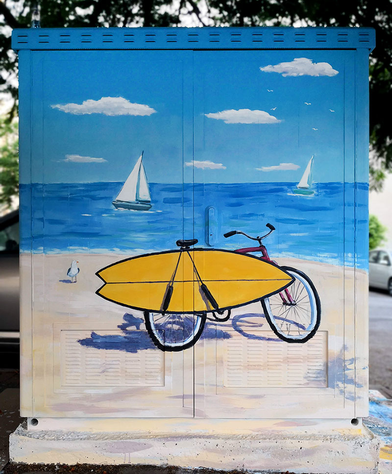ציור של האופניים וים על ארון חשמל בנתניה